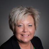 Christy Oaks headshot